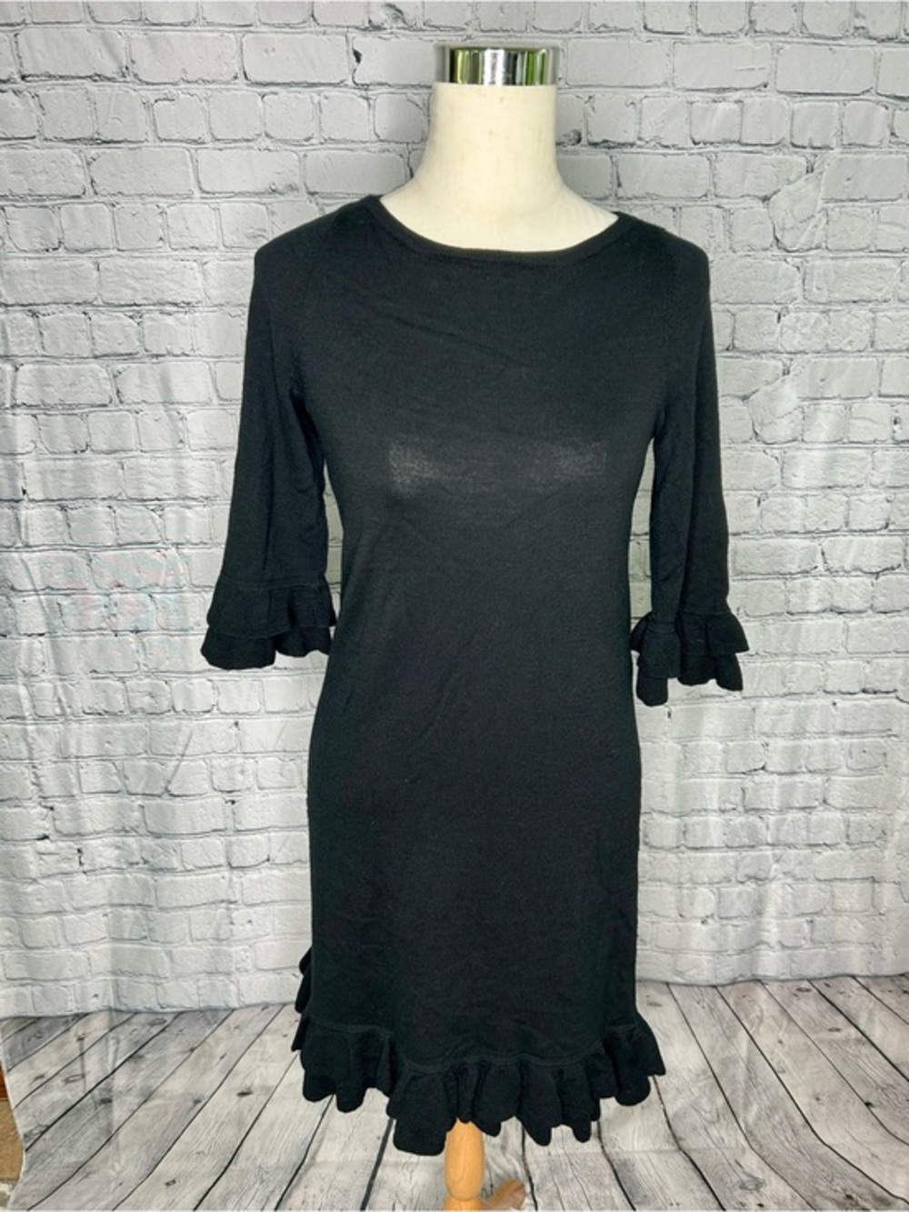 Lilly Pulitzer Black Ruffle Hem Knit Dress Quiet Luxury Romantic Soft Classic M